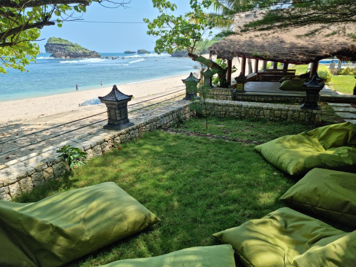 Istana Ombak Eco Resort Pacitan Eksteriør billede