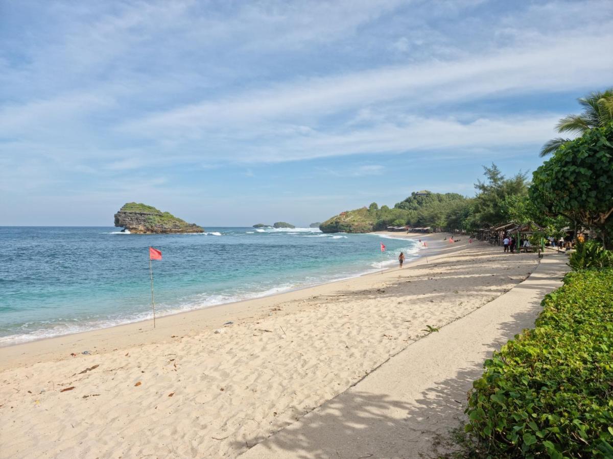 Istana Ombak Eco Resort Pacitan Eksteriør billede