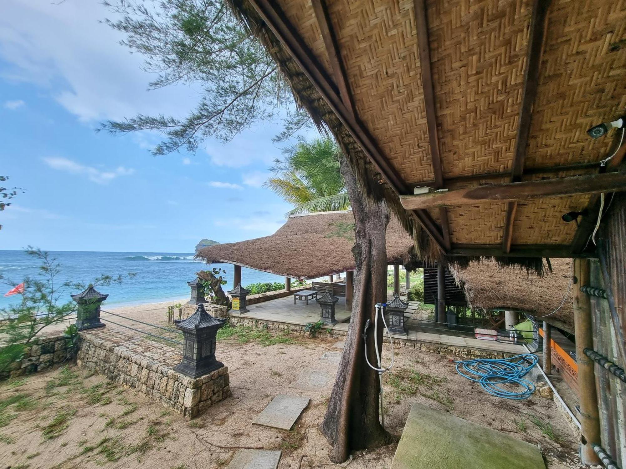 Istana Ombak Eco Resort Pacitan Eksteriør billede