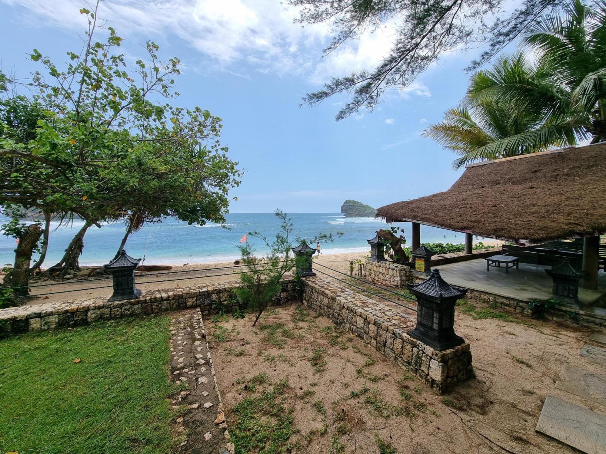 Istana Ombak Eco Resort Pacitan Eksteriør billede