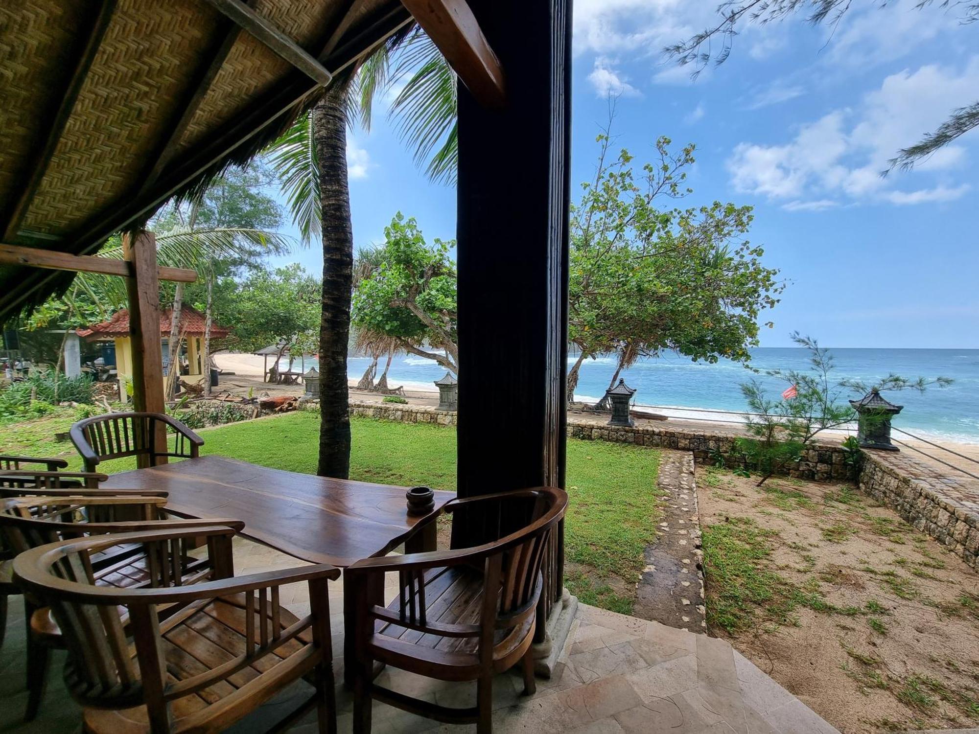 Istana Ombak Eco Resort Pacitan Eksteriør billede