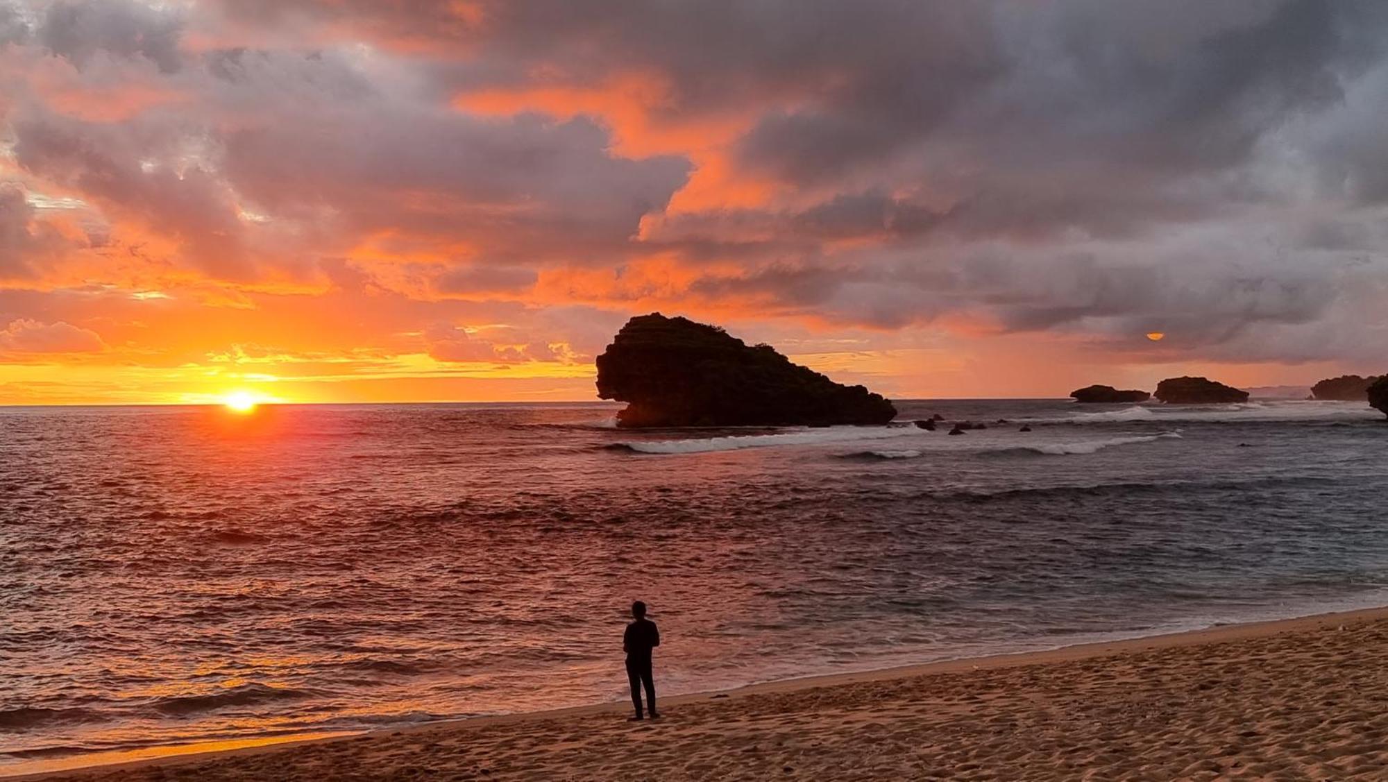 Istana Ombak Eco Resort Pacitan Eksteriør billede