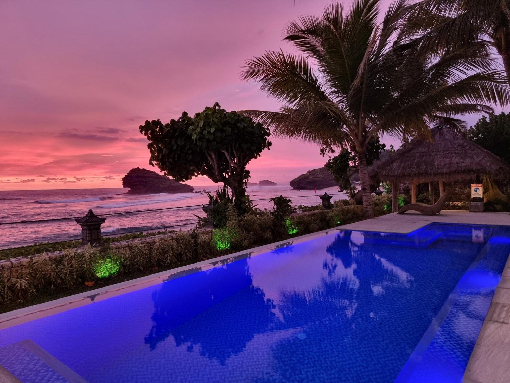 Istana Ombak Eco Resort Pacitan Eksteriør billede