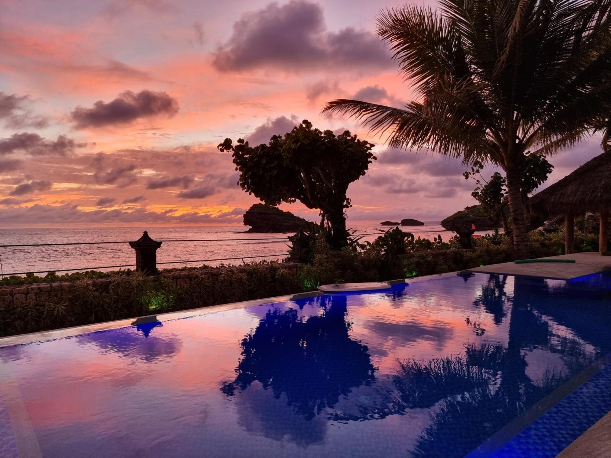 Istana Ombak Eco Resort Pacitan Eksteriør billede