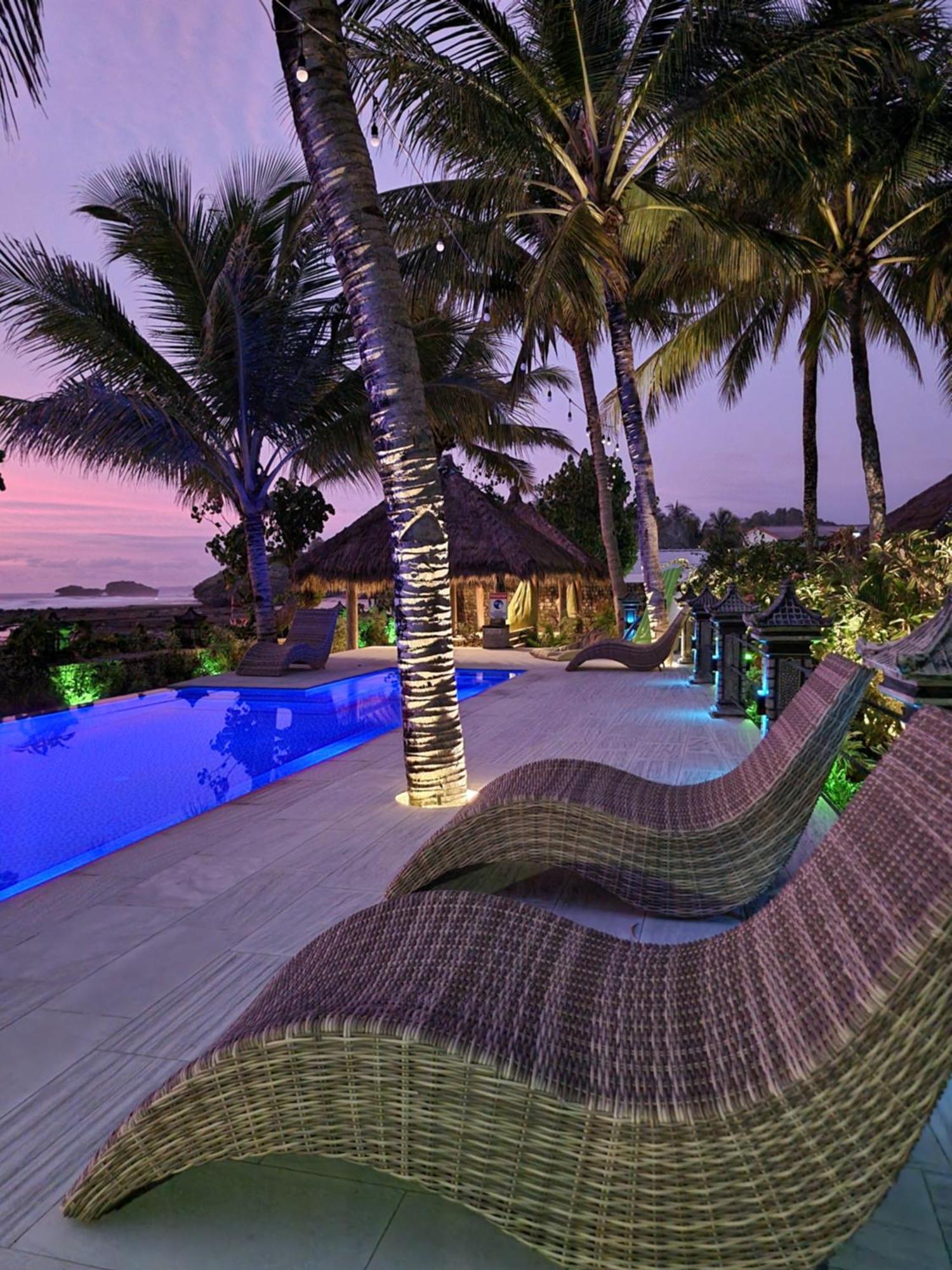 Istana Ombak Eco Resort Pacitan Eksteriør billede