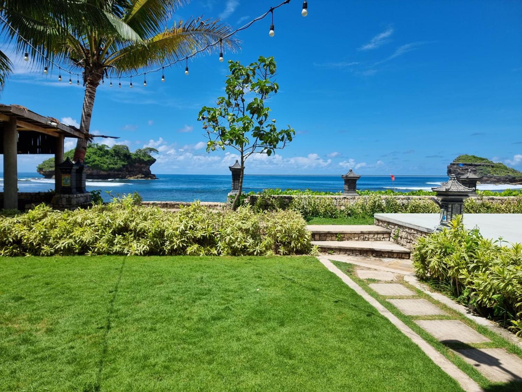 Istana Ombak Eco Resort Pacitan Eksteriør billede