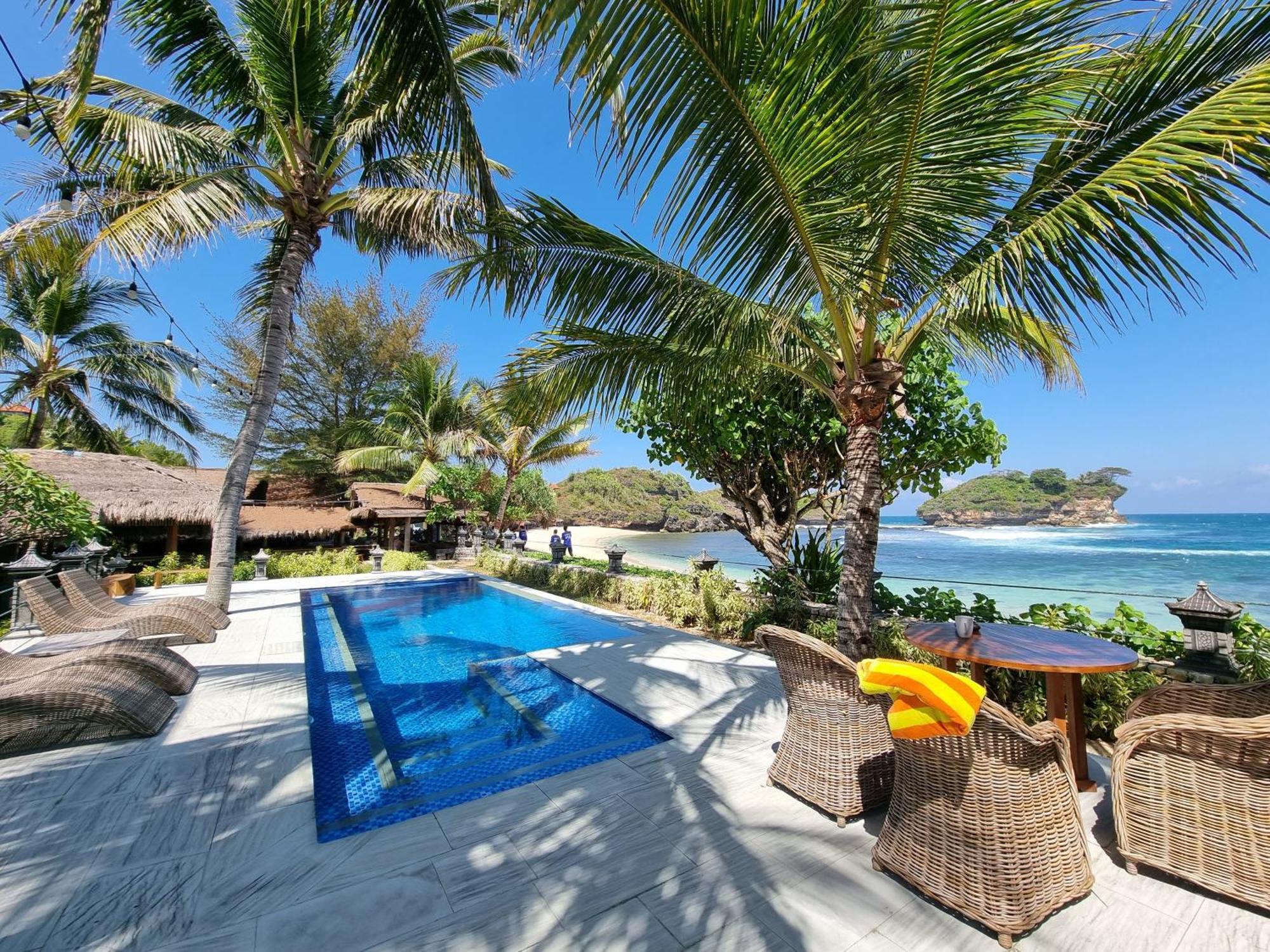 Istana Ombak Eco Resort Pacitan Eksteriør billede