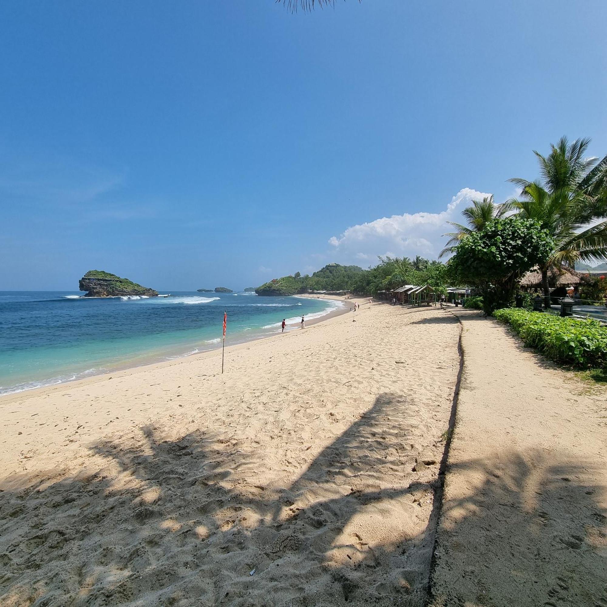 Istana Ombak Eco Resort Pacitan Eksteriør billede