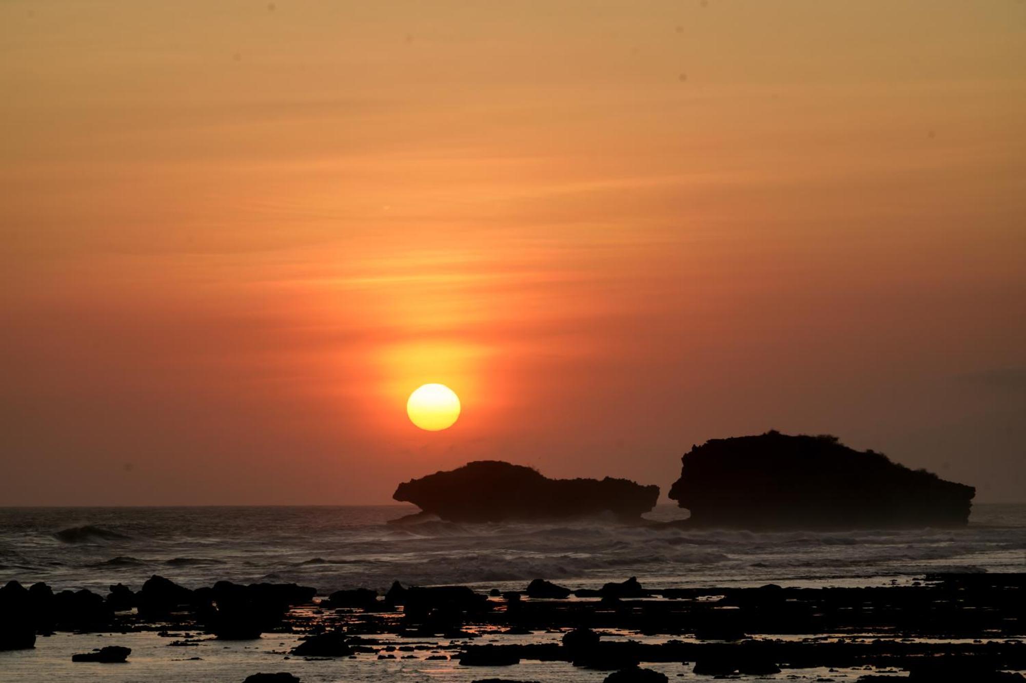 Istana Ombak Eco Resort Pacitan Eksteriør billede