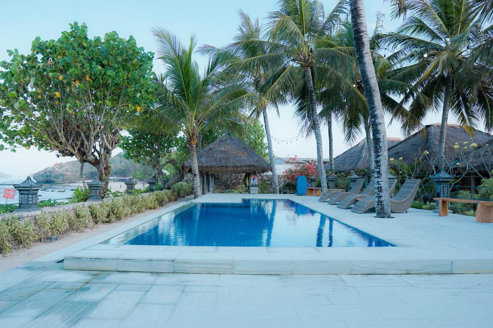 Istana Ombak Eco Resort Pacitan Eksteriør billede