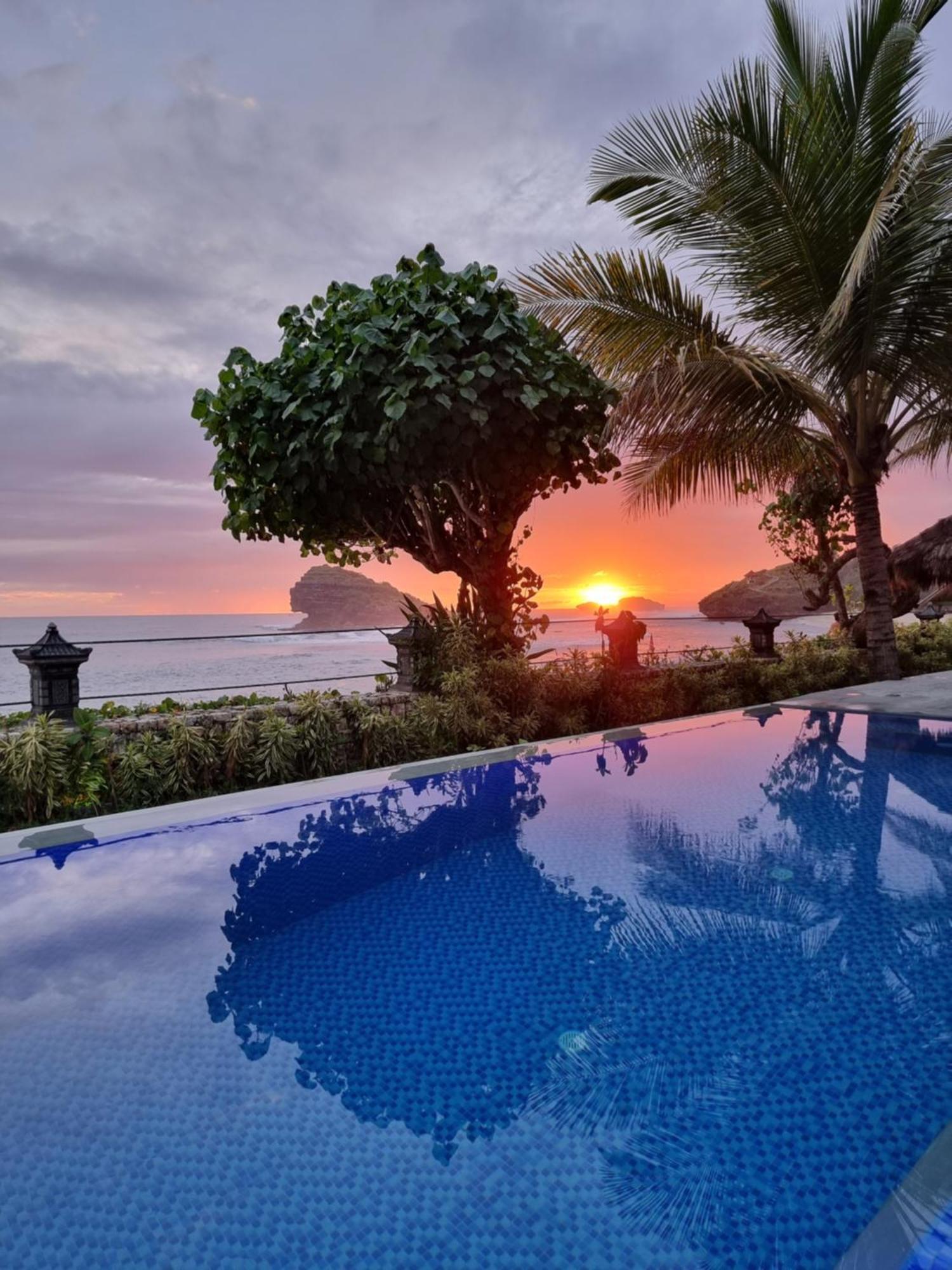 Istana Ombak Eco Resort Pacitan Eksteriør billede