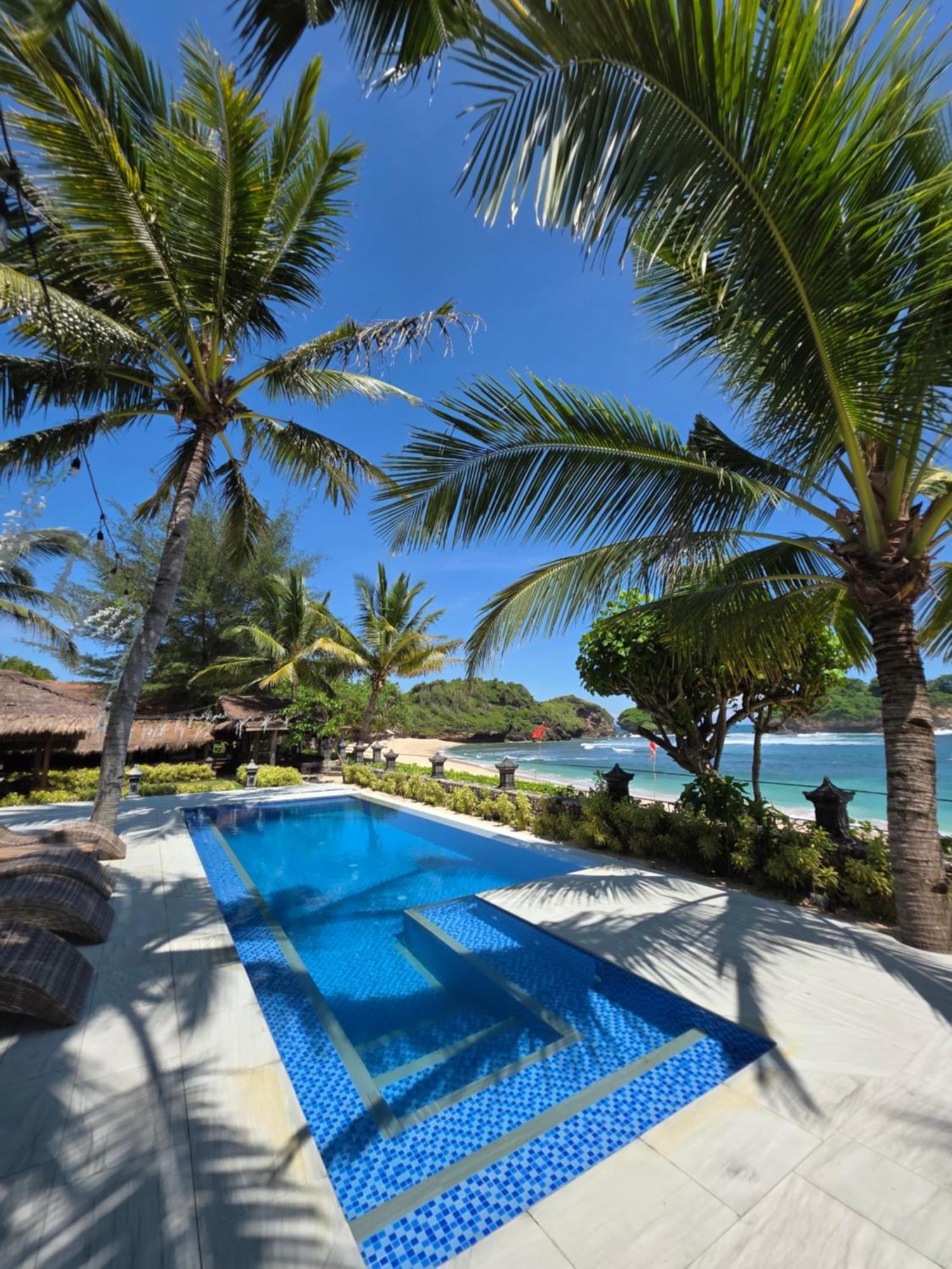 Istana Ombak Eco Resort Pacitan Eksteriør billede