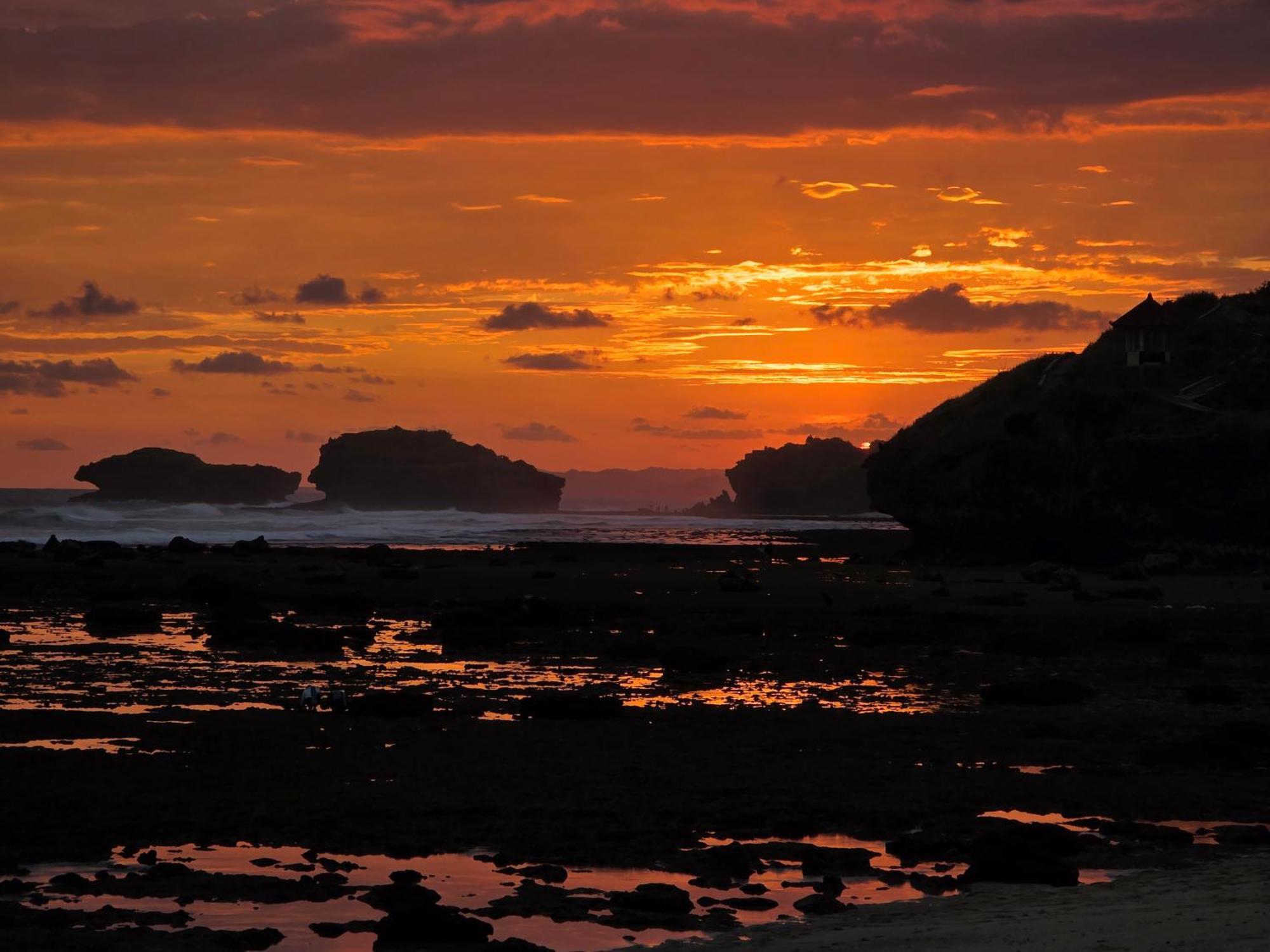 Istana Ombak Eco Resort Pacitan Eksteriør billede